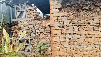 भूकम्पका कारण २० घर भत्किए   